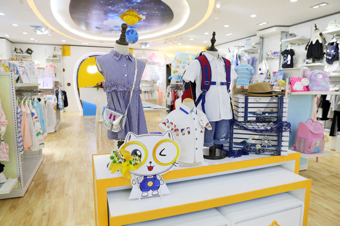 叮当猫2018童装店铺形象图