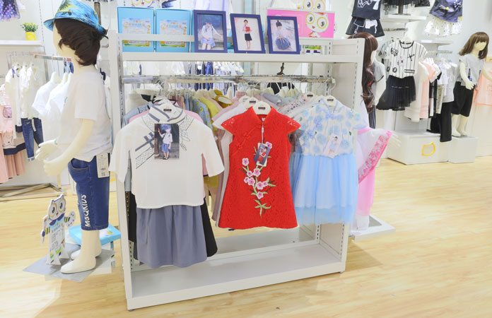 叮当猫2018童装店铺形象图