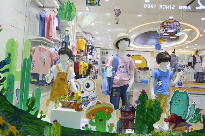 叮当猫2018童装店铺形象图