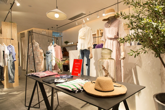 刘刘墨品牌旗舰店店面