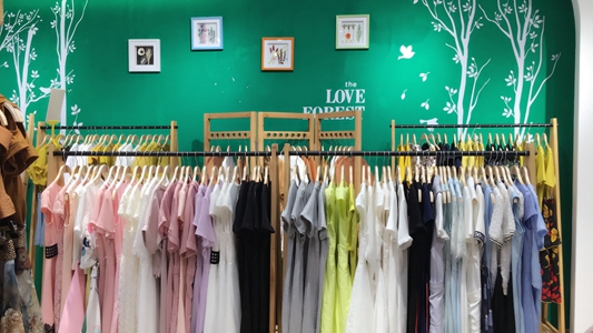 淑女日记品牌旗舰店店面